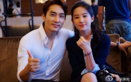 Song Seung Hun bật mí chuyện hẹn hò ngọt ngào với Lưu Diệc Phi - Ảnh 3 Song Seung Hun bat mi chuyen hen ho ngot ngao voi Luu Diec Phi - Anh 3