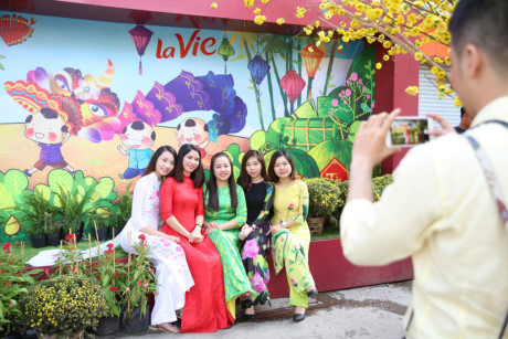 Giới trẻ Sài Gòn háo hức check-in không gian Tết cổ truyền - Ảnh 9 Gioi tre Sai Gon hao huc check-in khong gian Tet co truyen - Anh 9