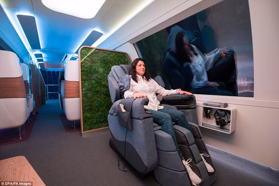 Tàu 2 tầng siêu hiện đại được giới thiệu tại Đức