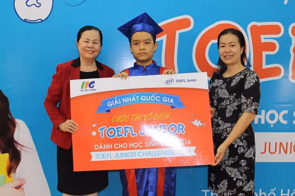 Học sinh Đinh Nam Anh nhận giải Nhất cuộc thi Vô địch Toefl Junior Quốc gia 2014