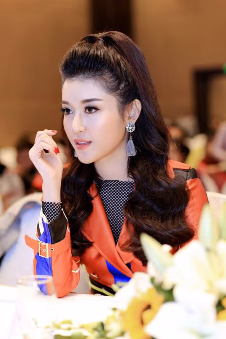 Huyen My khac la khi lam giam khao cuoc thi tim kiem dai su - Anh 2