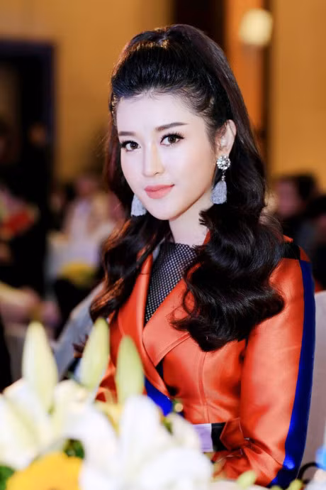 Huyen My khac la khi lam giam khao cuoc thi tim kiem dai su - Anh 3