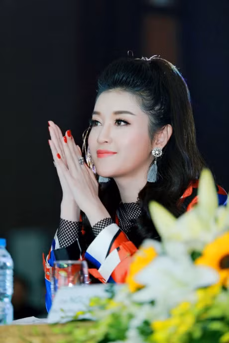 Huyen My khac la khi lam giam khao cuoc thi tim kiem dai su - Anh 4