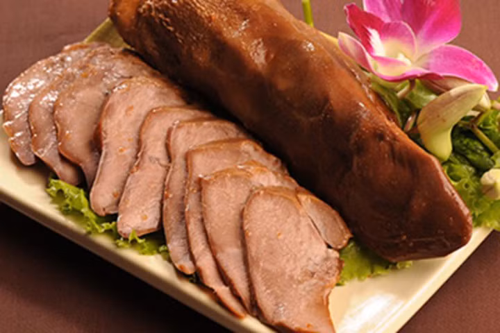 Chỉ cách làm sạch và luộc lưỡi heo giòn ngon vô cùng đơn giản mà ai ăn cũng thích