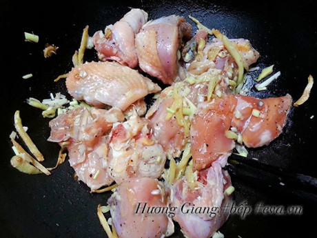 Gà kho sả gừng ngon bao nhiêu cơm cũng hết - Ảnh 3 Ga kho sa gung ngon bao nhieu com cung het - Anh 3