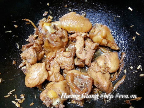Gà kho sả gừng ngon bao nhiêu cơm cũng hết - Ảnh 4 Ga kho sa gung ngon bao nhieu com cung het - Anh 4