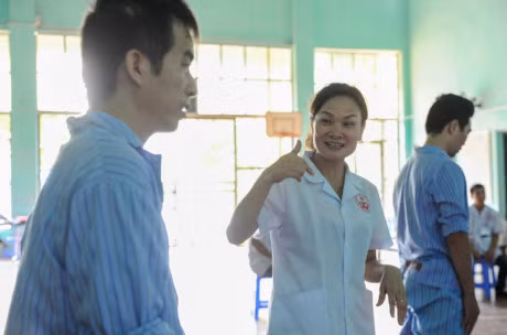 Chua benh tam than bang cach tap gym, yoga - Anh 2