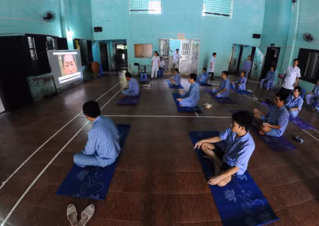 Chua benh tam than bang cach tap gym, yoga - Anh 1