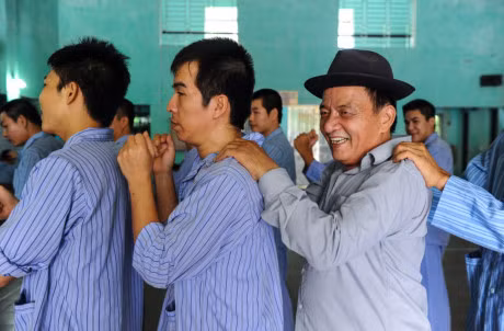 Chua benh tam than bang cach tap gym, yoga - Anh 12