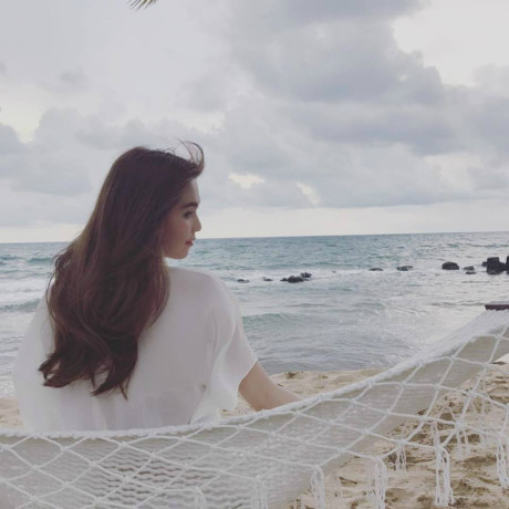 Trấn Thành - Hari Won tình tứ ăn tối cùng nhau, Hạ Vi xinh đẹp dù làm mặt dỗi hờn - Ảnh 4 Tran Thanh - Hari Won tinh tu an toi cung nhau, Ha Vi xinh dep du lam mat doi hon - Anh 4