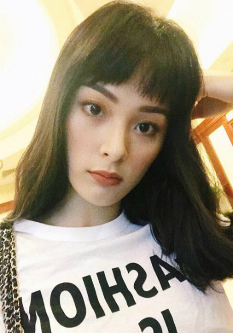 Trấn Thành - Hari Won tình tứ ăn tối cùng nhau, Hạ Vi xinh đẹp dù làm mặt dỗi hờn - Ảnh 3 Tran Thanh - Hari Won tinh tu an toi cung nhau, Ha Vi xinh dep du lam mat doi hon - Anh 3