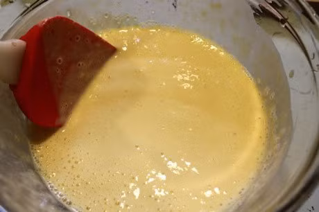 Xua tan nang nong voi 2 cach lam kem dua tai nha tuyet ngon - Anh 3