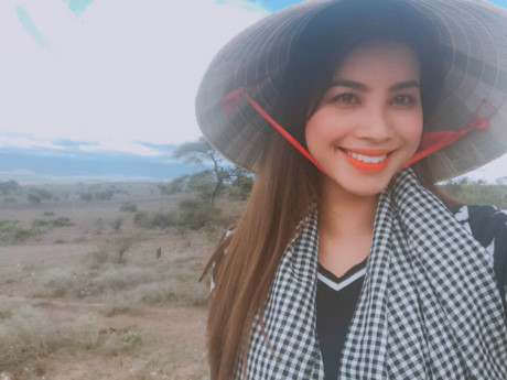 Trấn Thành - Hari Won tình tứ ăn tối cùng nhau, Hạ Vi xinh đẹp dù làm mặt dỗi hờn - Ảnh 7 Tran Thanh - Hari Won tinh tu an toi cung nhau, Ha Vi xinh dep du lam mat doi hon - Anh 7