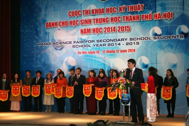 Hà Nội tổ chức thi khoa học kỹ thuật cho HS trung học