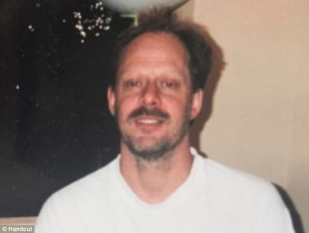 Kẻ đã xả súng vào đám đông là Stephen Paddock, 64 tuổi