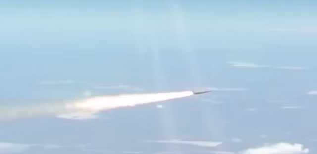 Chiến cơ MiG-31K được cho là đã phóng tên lửa Kinzhal ở một địa điểm không xác định ở Syria.