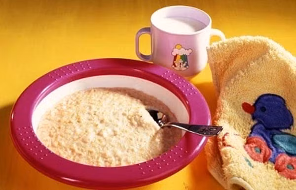 Bạn không nên lạm dụng máy xay sinh tố để chế biến thức ăn cho con.