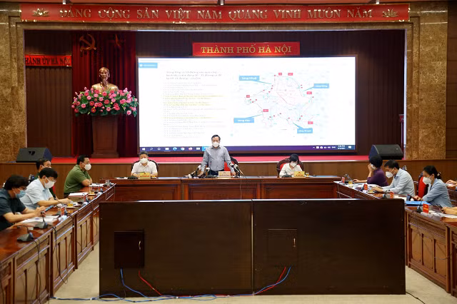 Cuộc họp thông tin về phòng chống dịch bệnh.