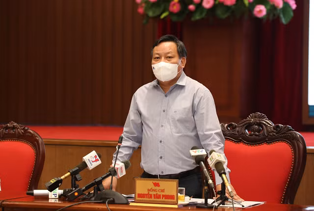 Phó bí thư Thành ủy Nguyễn Văn Phong.