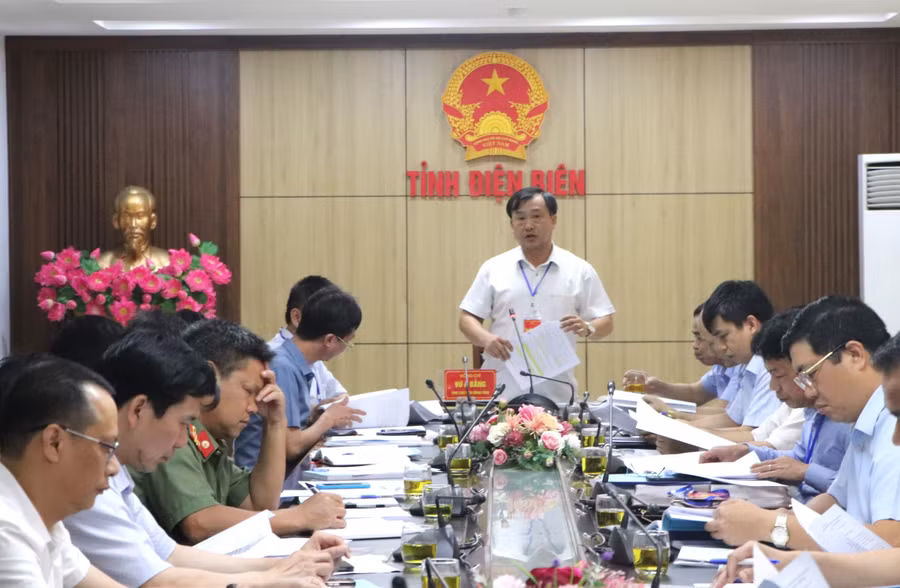 Ông Vừ A Bằng, Phó Chủ tịch UBND tỉnh Điện Biên phát biểu chỉ đạo hội nghị.