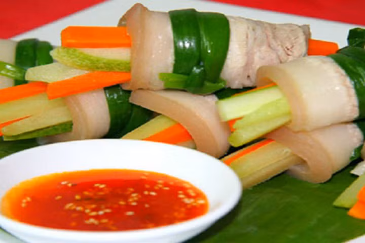 Chống ngán ngày Tết với món ba chỉ cuộn rau củ