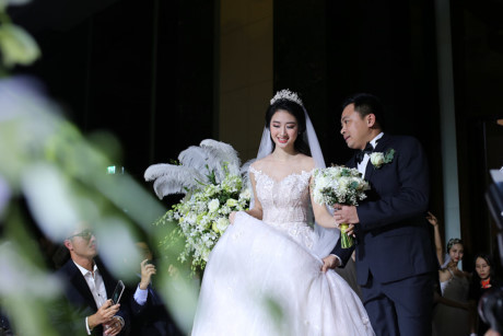 Hoa hậu Thu Ngân hạnh phúc trong ngày cưới - Ảnh 6 Hoa hau Thu Ngan hanh phuc trong ngay cuoi - Anh 6