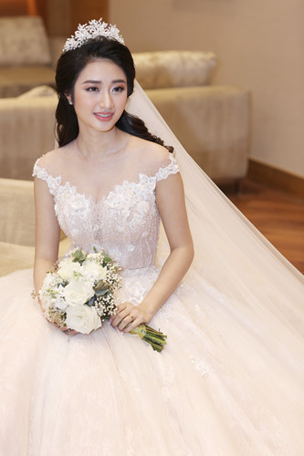 Hoa hậu Thu Ngân hạnh phúc trong ngày cưới - Ảnh 5 Hoa hau Thu Ngan hanh phuc trong ngay cuoi - Anh 5