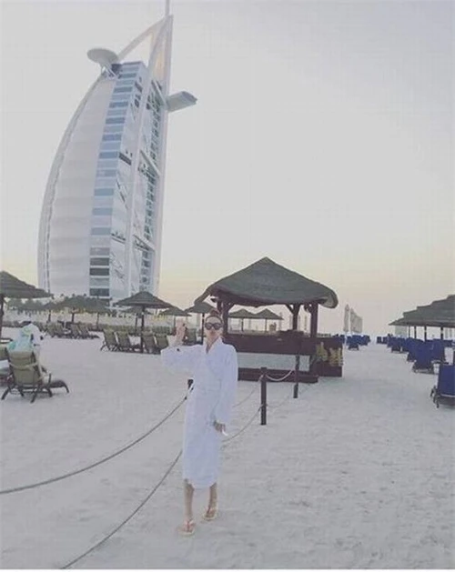 Sao Việt khoe ảnh “ăn chơi sang chảnh” tại xứ sở Dubai