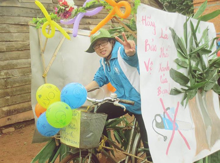 Nguyễn Hữu Nghĩa trong lần đi làm công tác xã hội. Nguyễn Hữu Nghĩa trong lần đi làm công tác xã hội