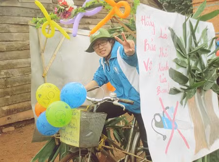 Nguyễn Hữu Nghĩa trong lần đi làm công tác xã hội