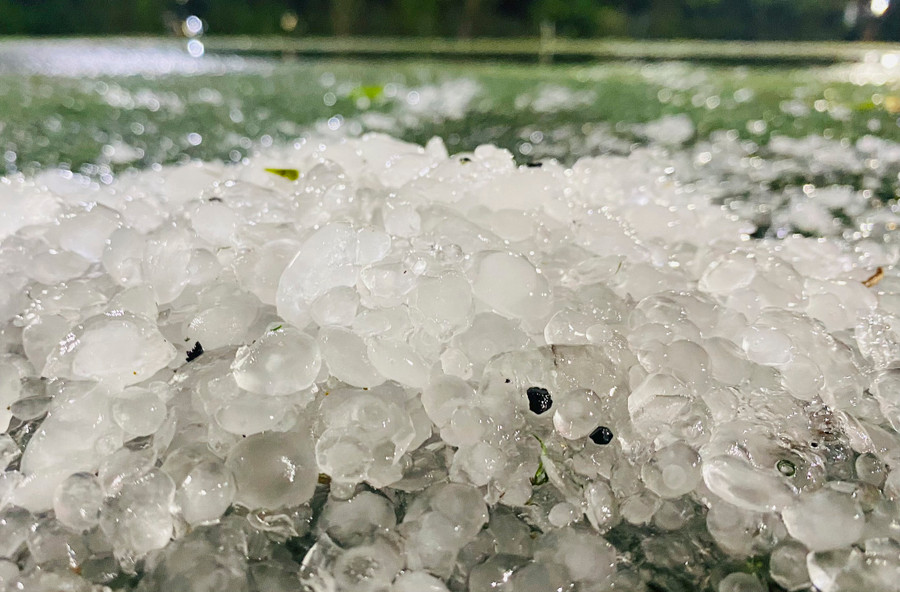 Chỉ kéo dài 10 phút, song lượng đá rất dày và cường độ lớn.