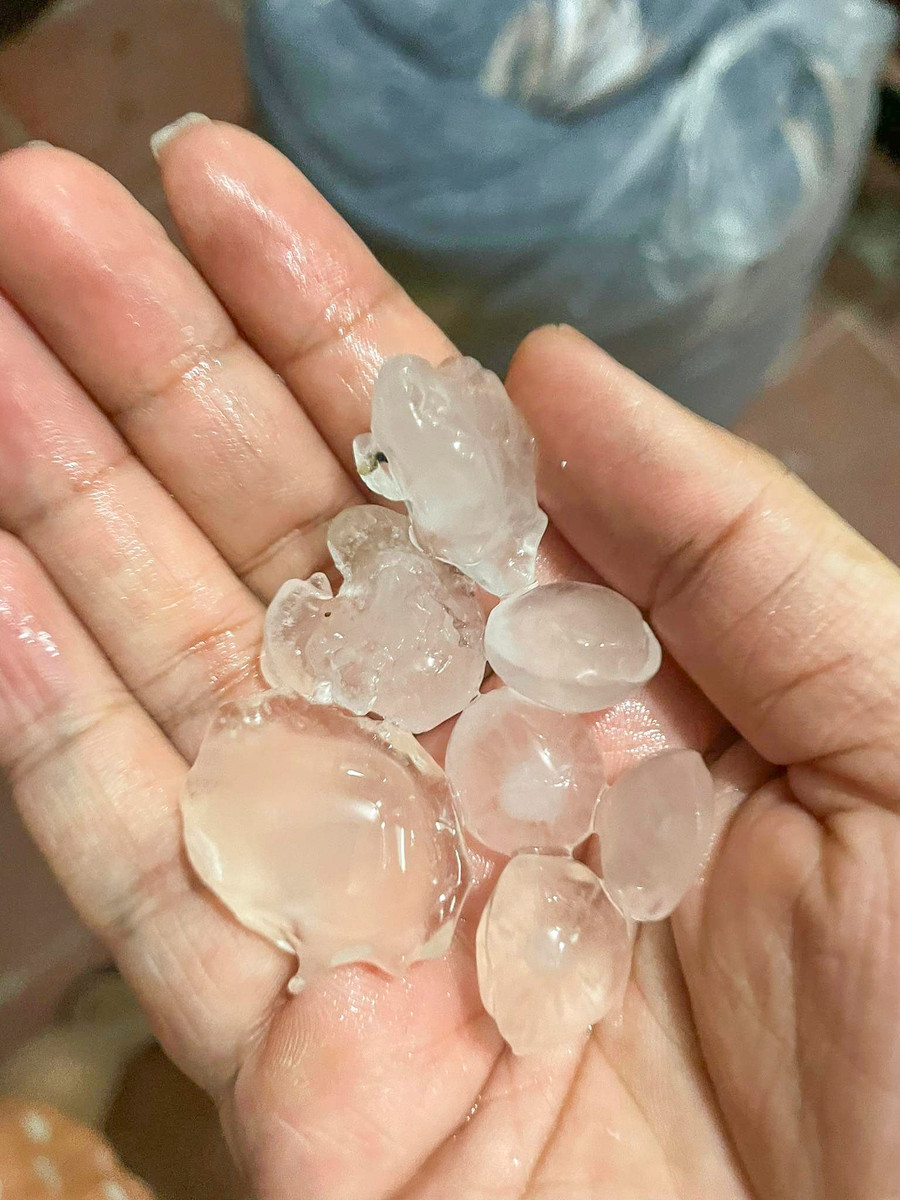 Nhiều viên đá có đường kính lớn.