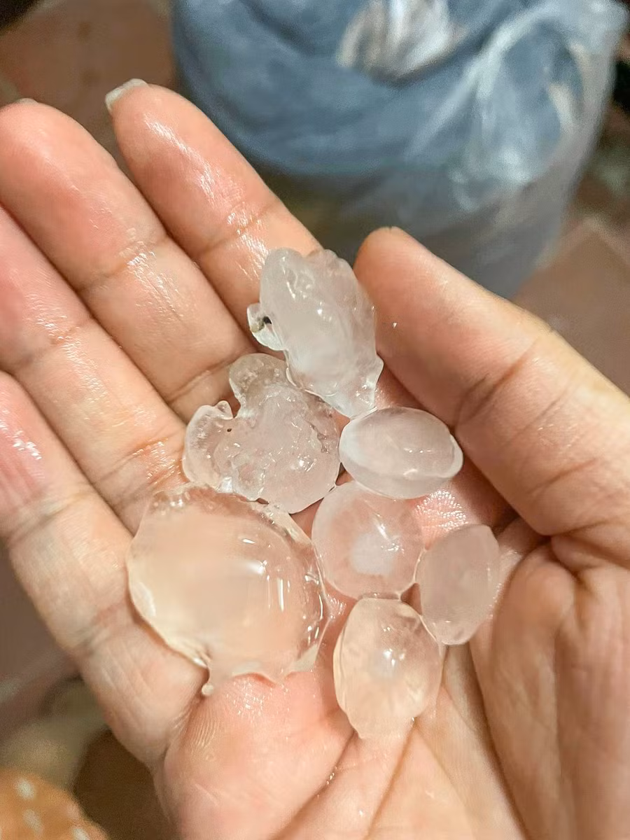 Nhiều viên đá có đường kính lớn.