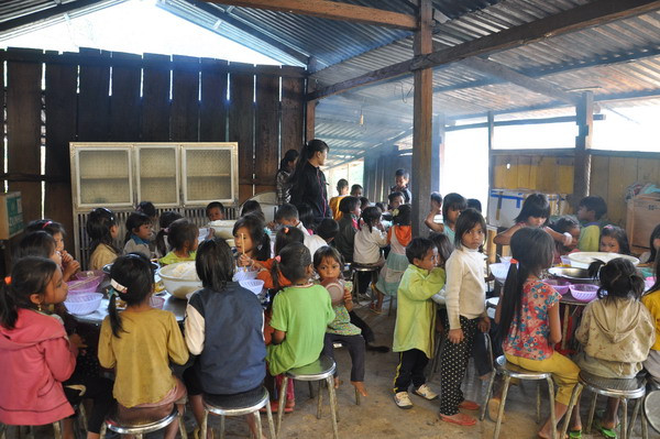 Nhờ có mô hình trường học bán trú, tình trang học sinh nghỉ học sau Tết giảm hẳn.