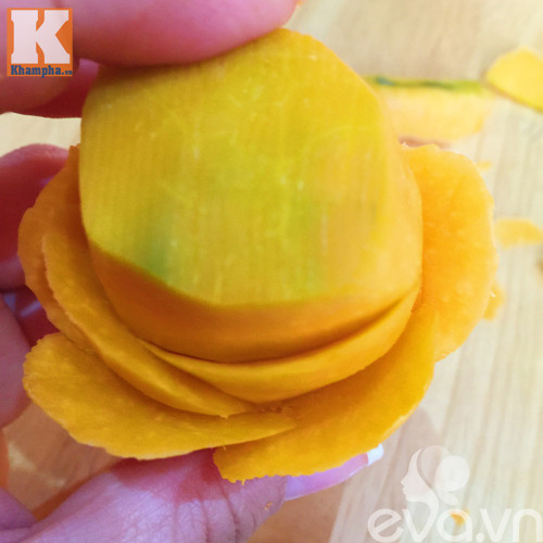 Tỉa hoa hồng từ các loại củ quả siêu đẹp ảnh 5 tia hoa hong tu cac loai cu qua sieu dep - 5