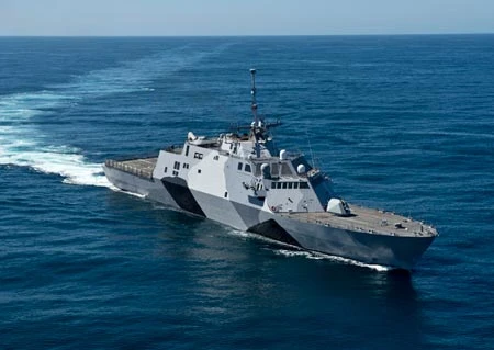 Tuần duyên hạm tàng hình USS Freedom.