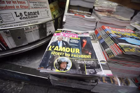 Trang bìa của tờ Closer với những bức ảnh được cho là của ông Hollande