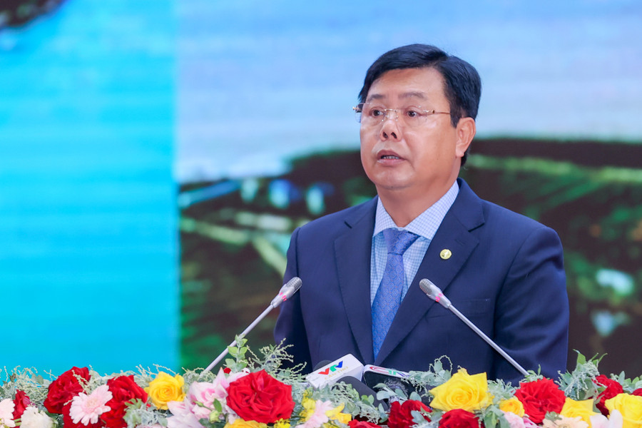 Bí thư Tỉnh ủy, Chủ tịch HĐND tỉnh Cà Mau - Nguyễn Tiến Hải phát biểu khai mạc lễ công bố quy hoạch và xúc tiến đầu tư tỉnh Cà Mau. Bí thư Tỉnh ủy, Chủ tịch HĐND tỉnh Cà Mau - Nguyễn Tiến Hải phát biểu khai mạc lễ công bố quy hoạch và xúc tiến đầu tư tỉnh Cà Mau.