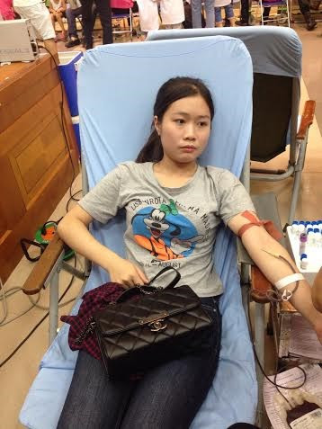 Bạn Đoàn Thị Hồng Hạnh tham gia hiến máu. Ảnh: Đỗ Thanh Bạn Đoàn Thị Hồng Hạnh tham gia hiến máu. Ảnh: Đỗ Thanh