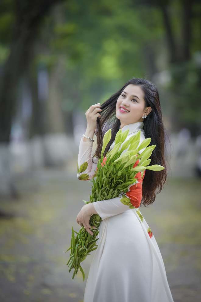 Sự thật thú vị về bức ảnh người con gái Việt xinh đẹp mặc áo dài - Ảnh 2. Sự thật thú vị về bức ảnh người con gái Việt xinh đẹp mặc áo dài - Ảnh 2.