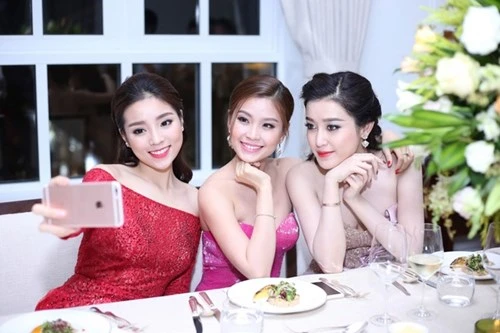 Giai nhân Hạ Vi khoe nhan sắc với váy xuyên thấu