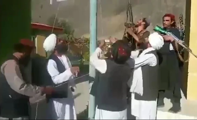 Taliban kéo cờ tại Panjshir.