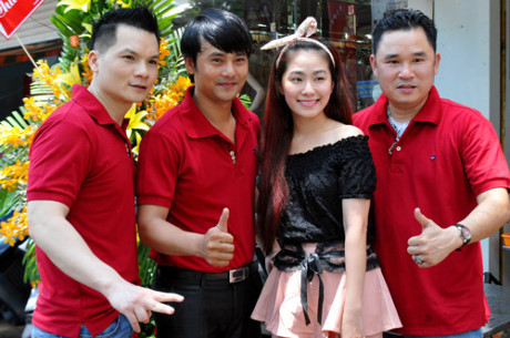 Hé lộ loạt ảnh Ưng Đại Vệ đi bán bún hồi vỡ nợ - Ảnh 6 He lo loat anh Ung Dai Ve di ban bun hoi vo no - Anh 6