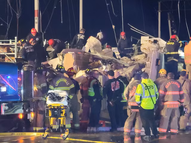 Mỹ: Lốc xoáy san phẳng nhiều tòa nhà, số người chết có thể tới hàng trăm ảnh 5