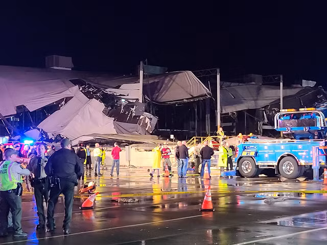 Mỹ: Lốc xoáy san phẳng nhiều tòa nhà, số người chết có thể tới hàng trăm ảnh 1