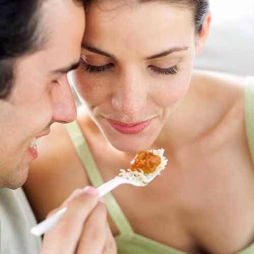 Đồ ăn cay nóng được cho là giúp kích thích sinh nở hiệu quả. (ảnh minh họa)