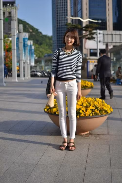 Ngam khong chan thoi trang toi truong cua nu sinh Han