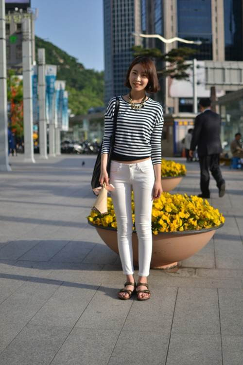 Ngam khong chan thoi trang toi truong cua nu sinh Han