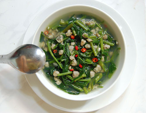 Đầu tuần ngon cơm với canh hến nấu rau cải