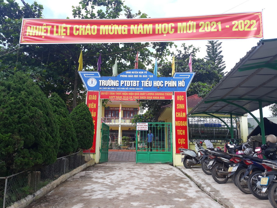 Trường PTDTBT Tiểu học Phìn Hồ chưa đón học sinh bán trú trong ngày tựu trường. Trường PTDTBT Tiểu học Phìn Hồ chưa đón học sinh bán trú trong ngày tựu trường.